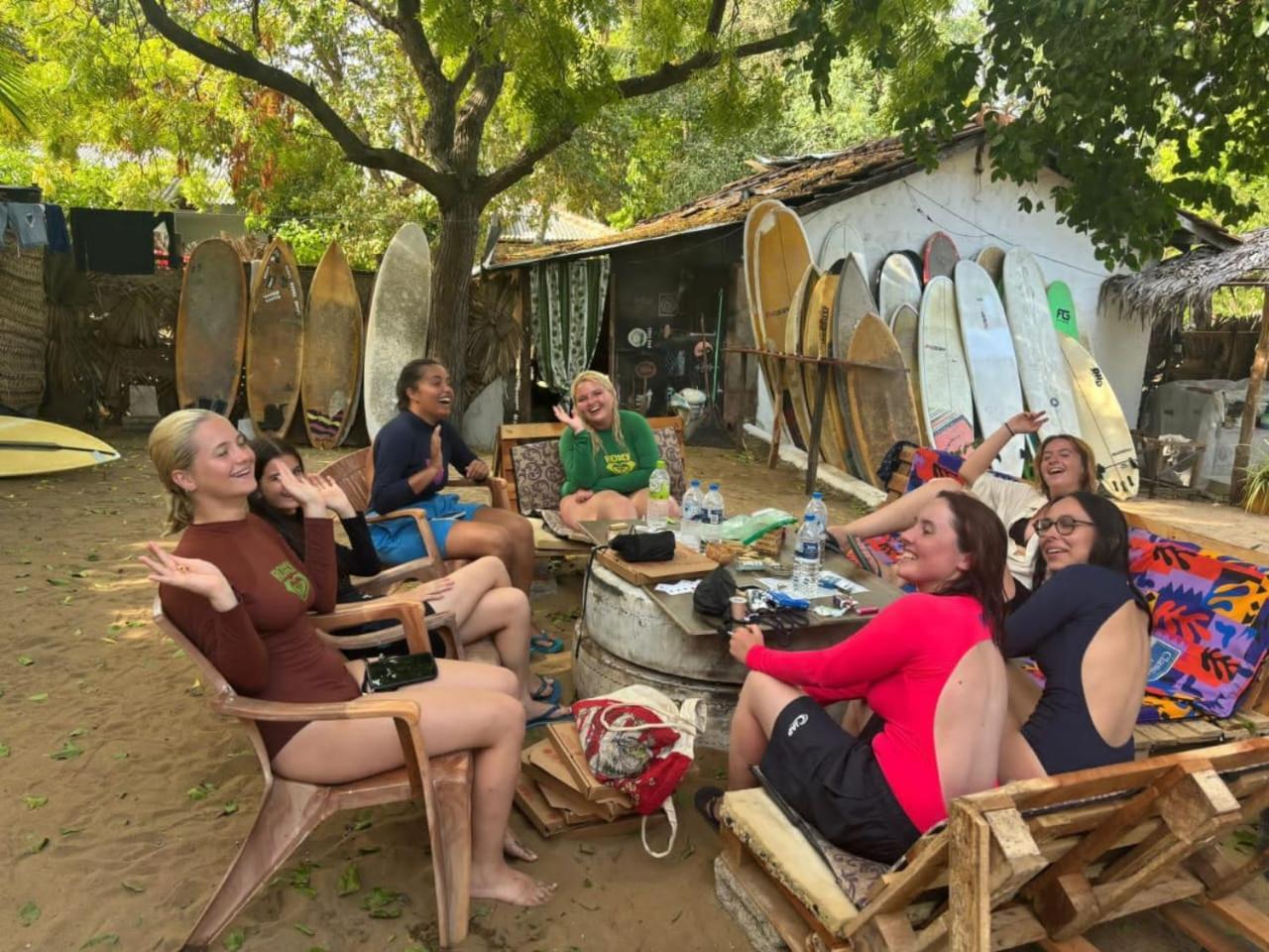 Surfing Lion Hostel آروغام المظهر الخارجي الصورة